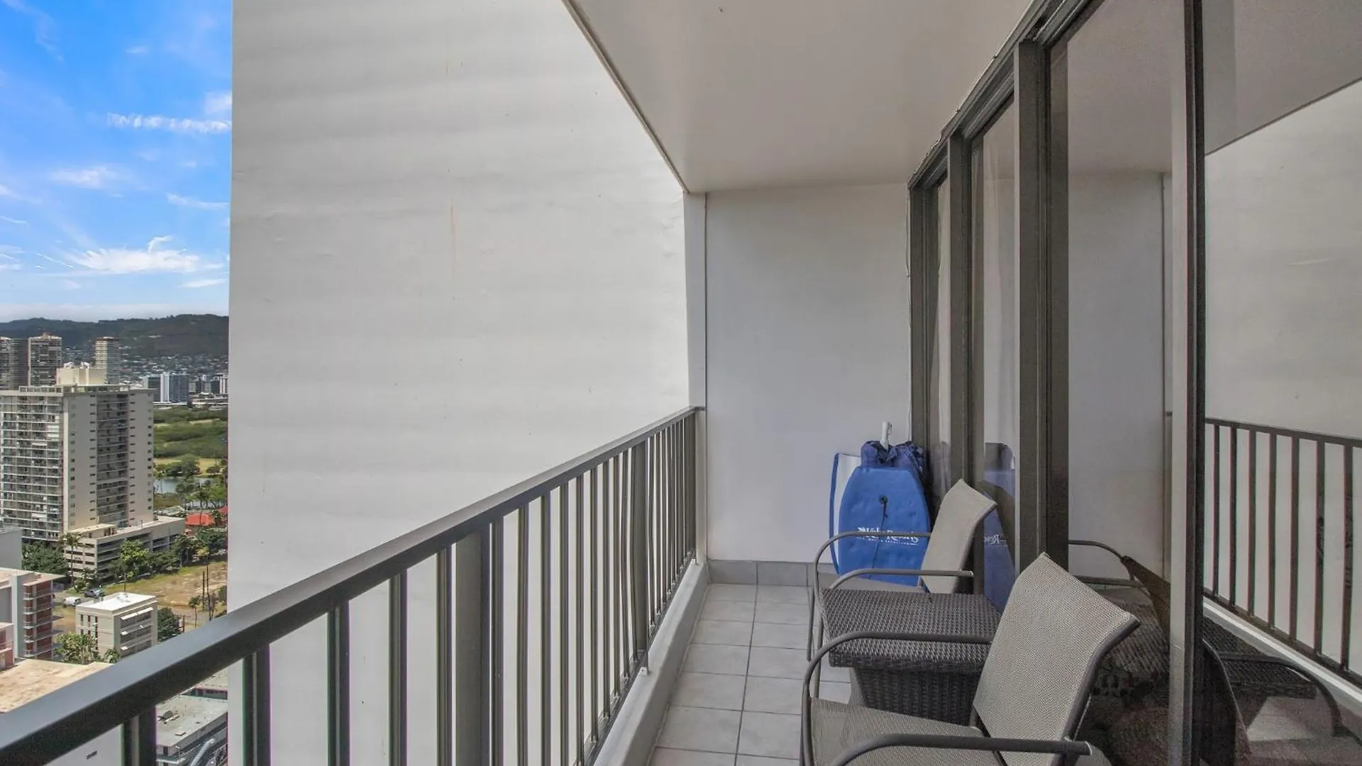 High Rise Ocean View Waikiki Condo, Free Parking & Wi-Fi Honolulu